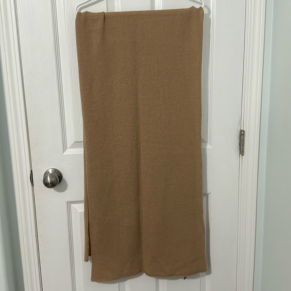 Aritzia Accessories - Beautiful Aritzia Cashmere Scarf NWT